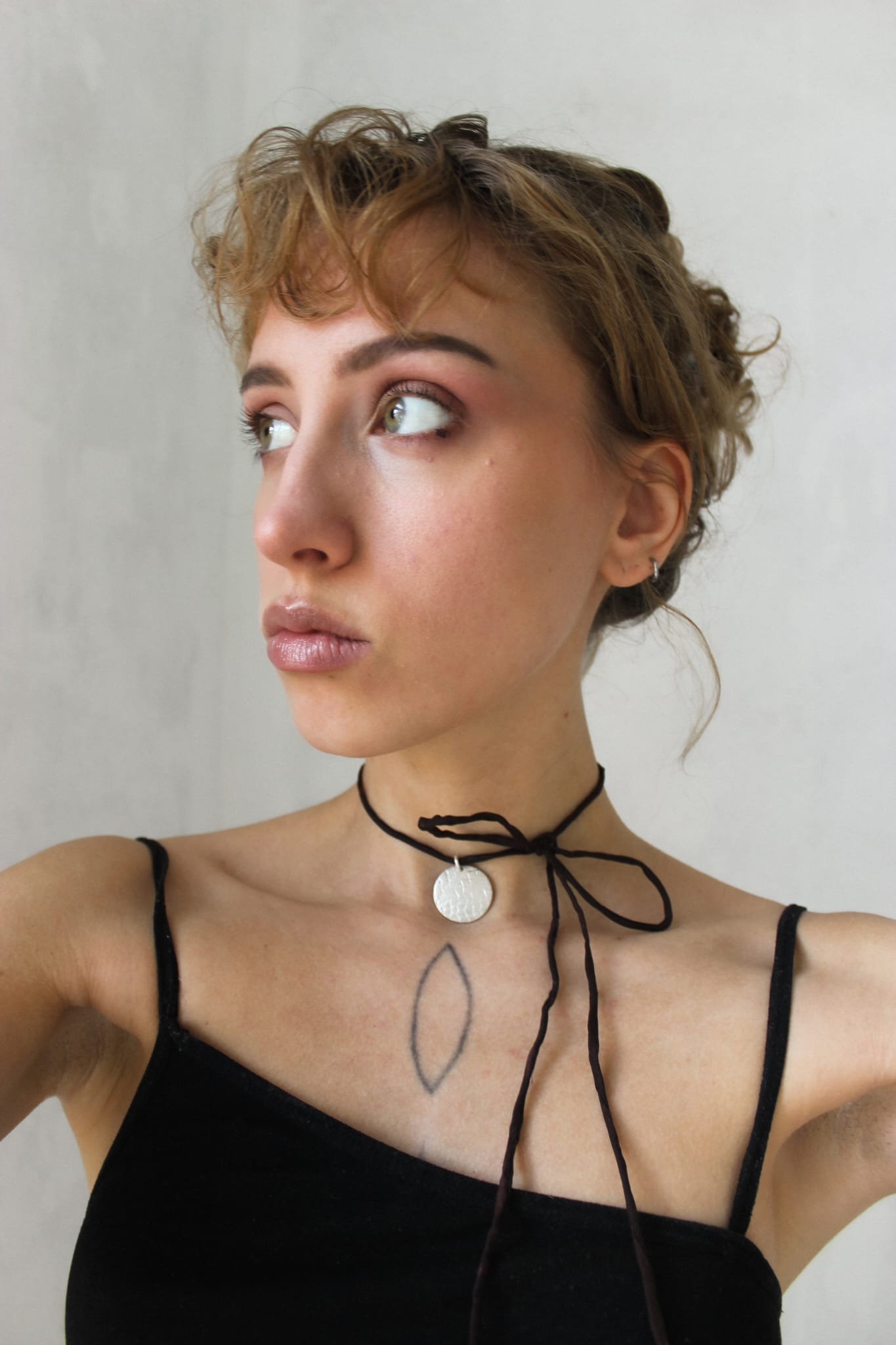 LACE PENDANT WITH SILK RIBBON